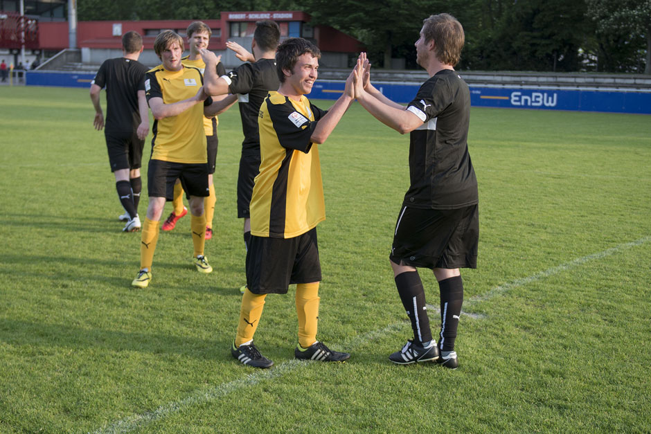 Shakehands nach dem Spiel: Auch währenddessen ging es äußerst fair zu.