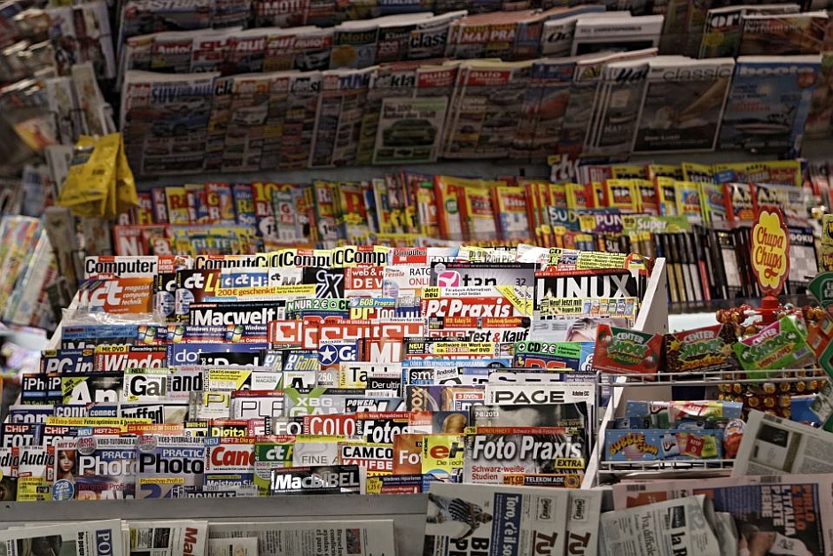 Bunte Illustriertenwelt im Kioskregal. Foto: Joachim E. Röttgers