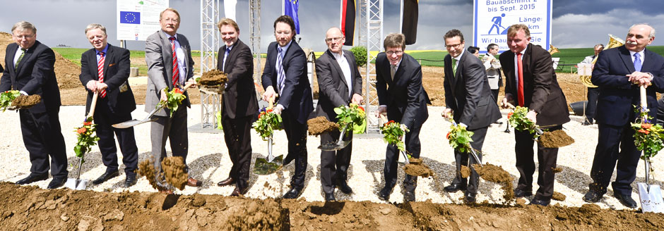 Zehn Männer vergraben 10 000 Millionen Euro. Foto: DB