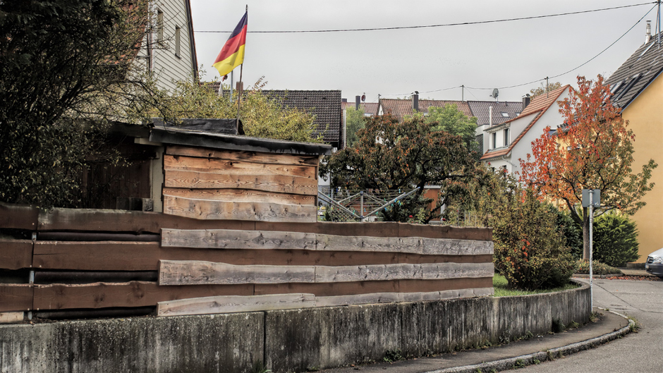 Oferdinger Ansichten zwischen "Herzlich willkommen" und "Draußen bleiben". Fotos: Martin Storz