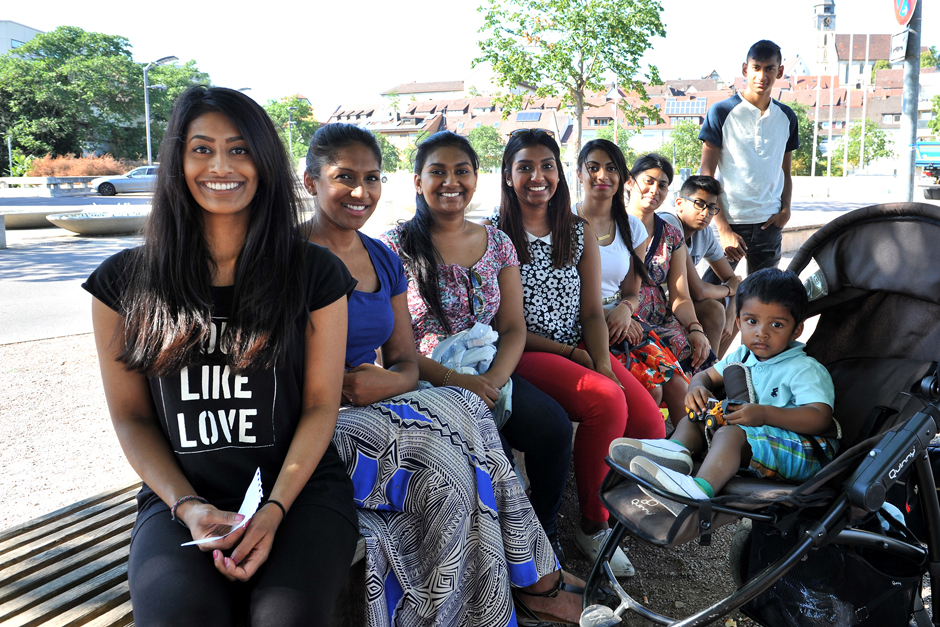 Flüchtlinge waren 2015 auch bei Kontext ein großes Thema. Kirupalini Kritharan ist vor 30 Jahren aus Sri Lanka geflohen. Ihre Töchter, Söhne und Nichten studieren, gehen aufs Gymnasium und kennen Sri Lanka nur als Urlaubsziel. Foto: Annette Wandel