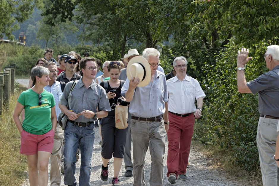 Winfried Kretschmann wandert. In Wackershofen sind wir mitmarschiert und haben Ab- und Ansichten des baden-württembergischen Ministerpräsidenten notiert. Foto: Joachim E. Röttgers