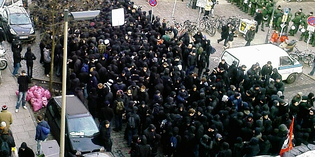 Fünf Millionen Euro gegen den Schwarzen Block: Das Familienministerium fördert Projekte gegen Linksextremismus und Islamismus. Foto: web