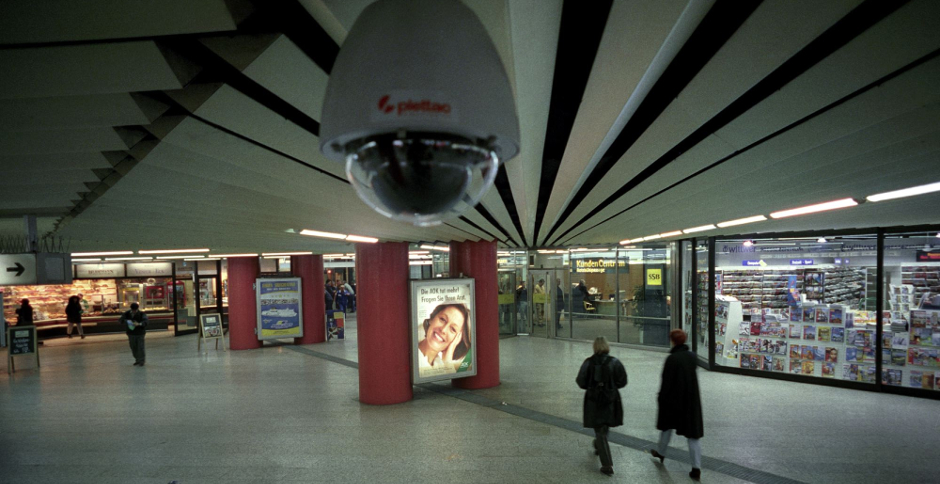 Längst gang und gäbe: Videoüberwachung durch den Einzelhandel. Fotos: Joachim E. Röttgers