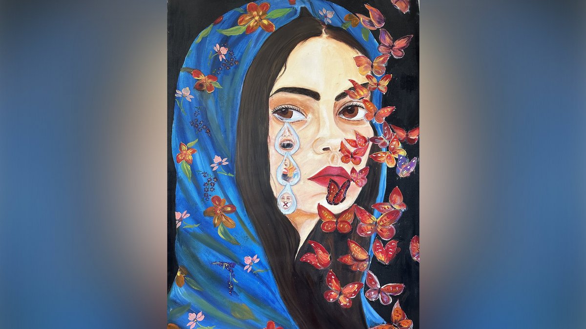 "Ich wollte in diesem Gemälde meine Schmerzen darstellen, die ich nie ausgesprochen habe oder die, wenn sie ausgesprochen wurden, niemand bereit war, zu hören. Jede Träne, die aus den Augen dieser Frau fließt, symbolisiert Schreie, Krieg, Unterdrückung und die Verhinderung von Gerechtigkeit. Die Schmetterlinge stehen für Hoffnung, und ihr Kopftuch ist ein Symbol des Kampfes. Die blaue Farbe bedeutet Frieden."