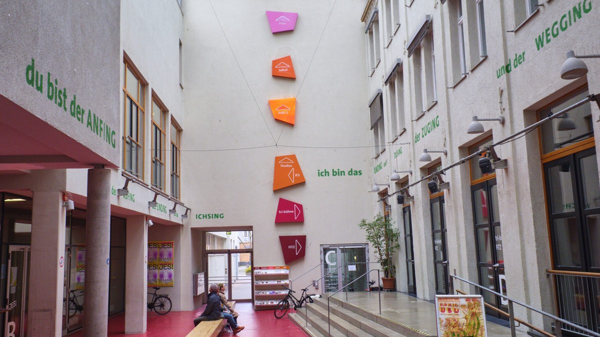 Suche nach dem Anfang: Lyrik unterm Tagblattturm. Suche nach dem Anfang: Lyrik unterm Tagblattturm.