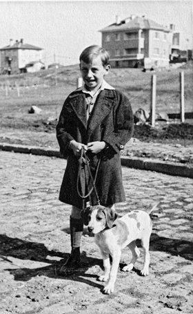 Reuter führt seinen Hund Gassi. Foto: privat