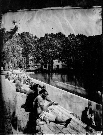 Feuerseetreppe und Hipsterbart verraten, dass das Foto brandneu ist.