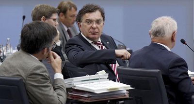 Reinhard Löffler im Untersuchungsausschuss. Foto: Joachim E. Röttgers