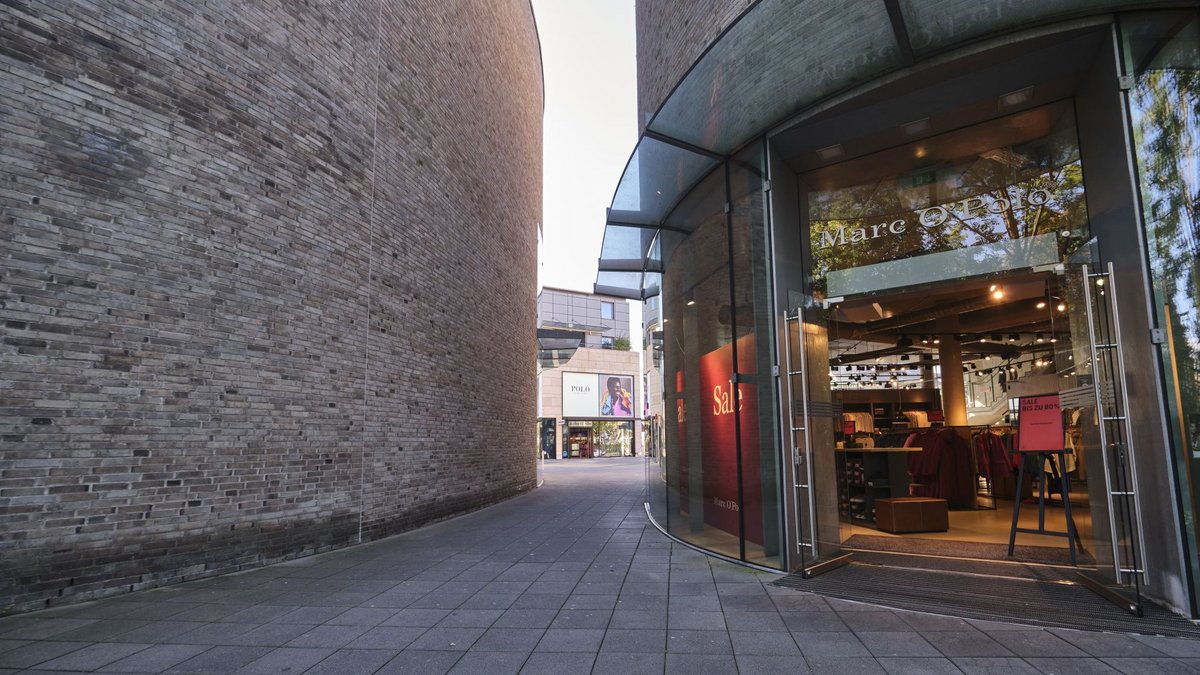 Ursprünglich sollte am Lindenplatz ein riesiges Gebäude gebaut werden, dank Gegenwehr der Gemeinde stehen dort nun drei kleinere Bauten.