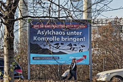 Wahlplakat vor dem Sindelfinger Daimler-Werk. Foto: Joachim E. Röttgers