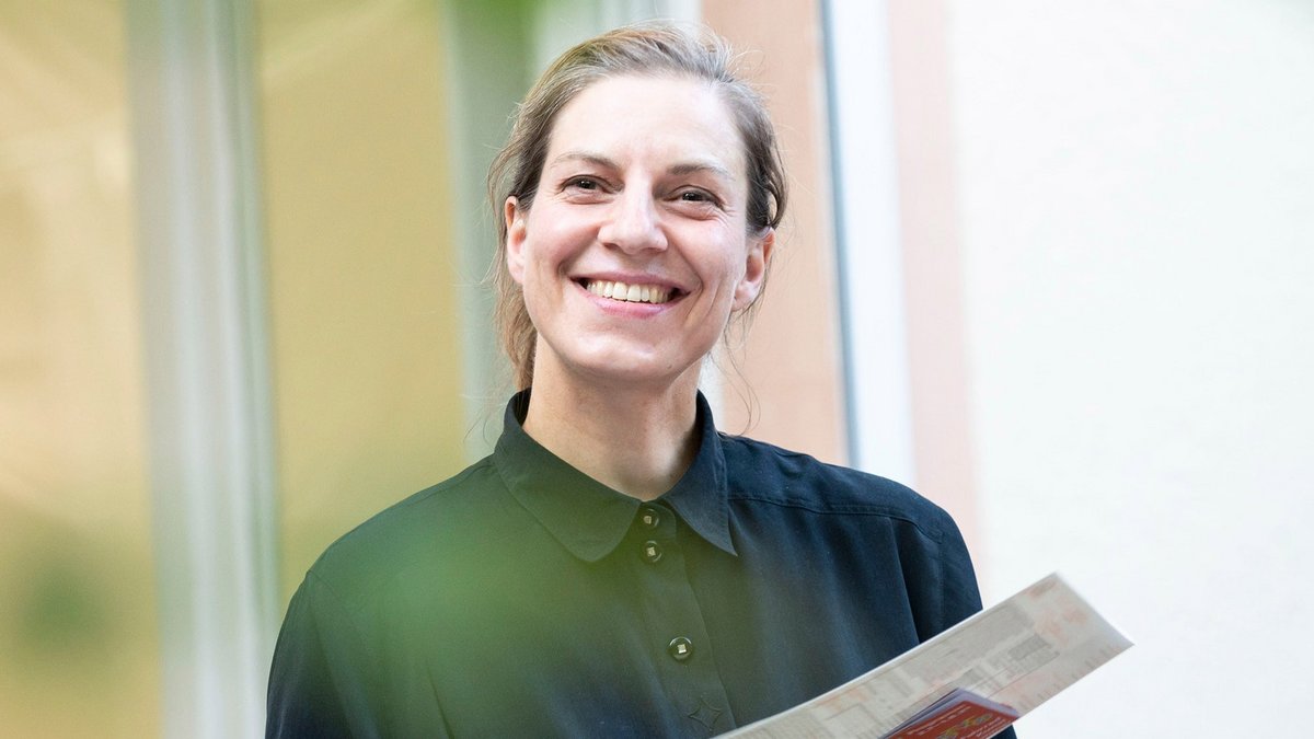 Hat trotzdem gut lachen: Lisa Bergmann, Sprecherin der Arbeitsgruppe Gerechte Bezahlung. Foto: Tanja Meissner