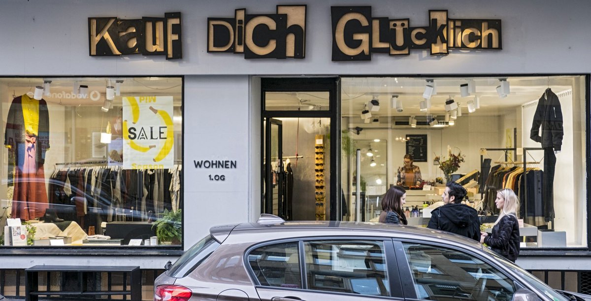 Die Lebenslüge der Wegwerfgesellschaft: Glück durch Konsum.  Die Lebenslüge der Wegwerfgesellschaft: Glück durch Konsum.