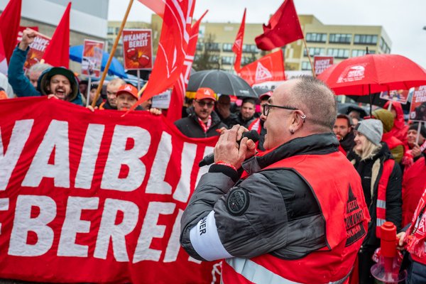 Auf der Straße für das Bosch-Werk Waiblingen.