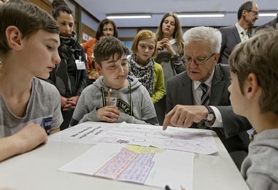 Winfried Kretschmann und Schüler: "Sehr interessant." 