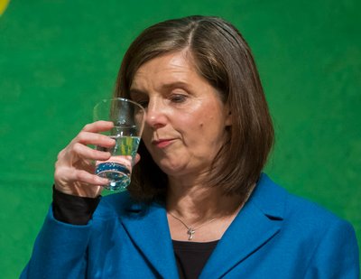 Katrin Göring-Eckardt (Grüne) schaffte ohne Gegenkandidatin satte 71 Prozent. Prost! Foto: Joachim E. Röttgers