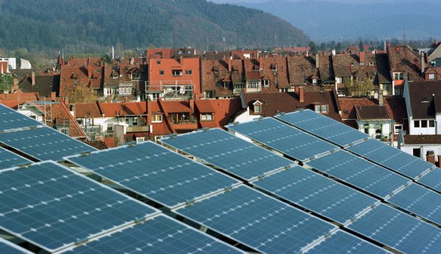 In Sachen Solarenergie ist wohl eher die Stadt Freiburg (hier anno 1999) Vorreiterin. Foto: Joachim E. Röttgers