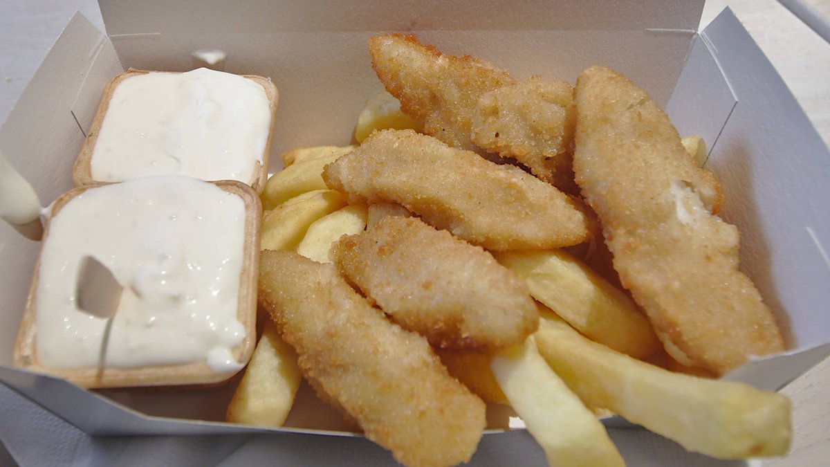 Politisch unkorrekt, aber lecker: fettige Fish & Chips. Foto: Paul Korecky, CC BY-SA 2.0, https://commons.wikimedia.org/w/index.php?curid=110791492