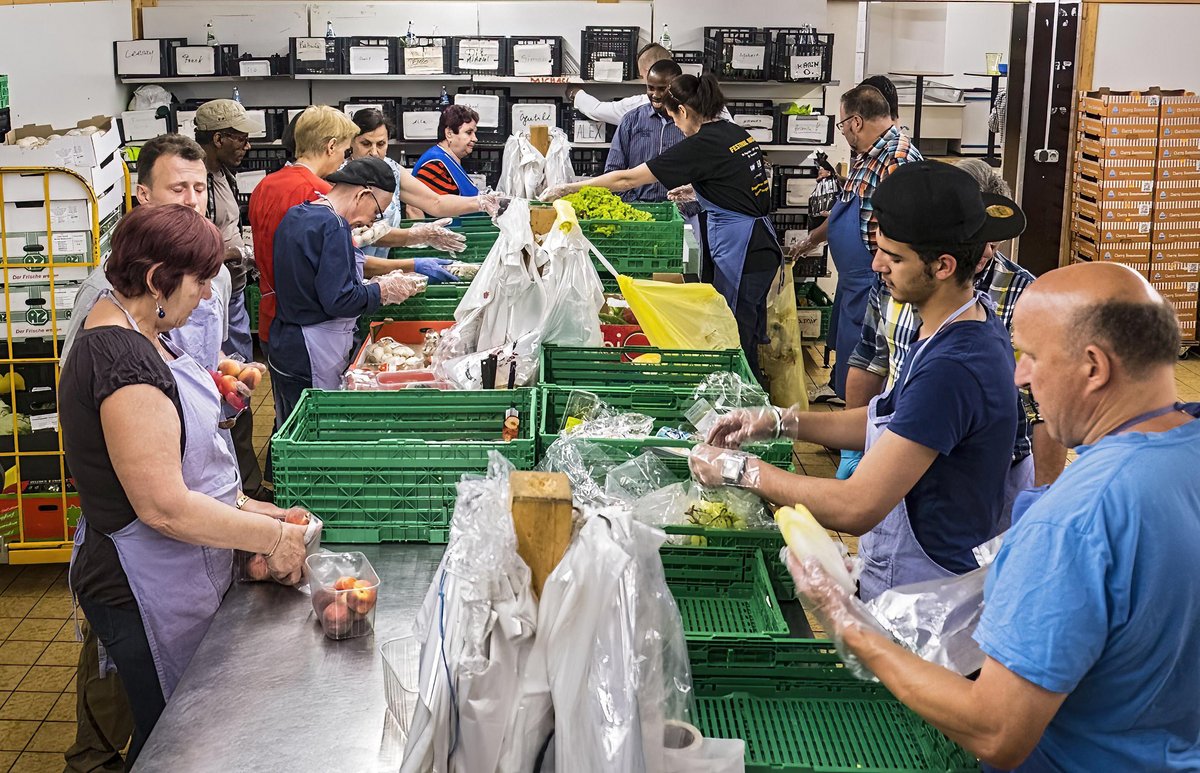 Die Schwäbische Tafel Stuttgart e.V. braucht immer mehr Hände (2016).
