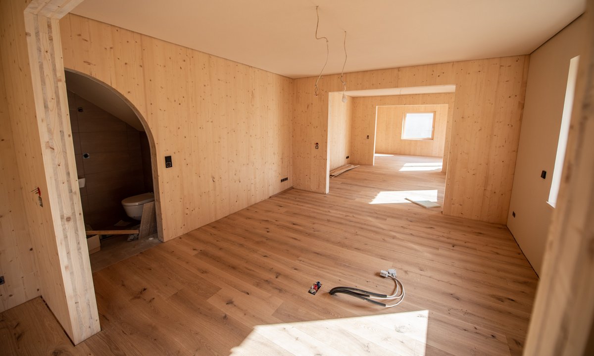 Die Raumaufteilung ist ungewöhnlich, ein Klo im Rund unterm Schrägen.