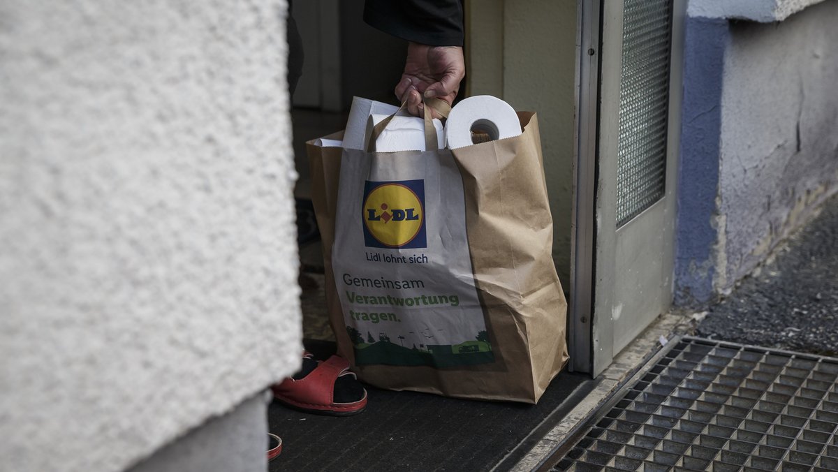 Auch ein Umgang mit der Krise: Solidarische Nachbarschaftseinkäufe, April 2020. Foto: Julian Rettig