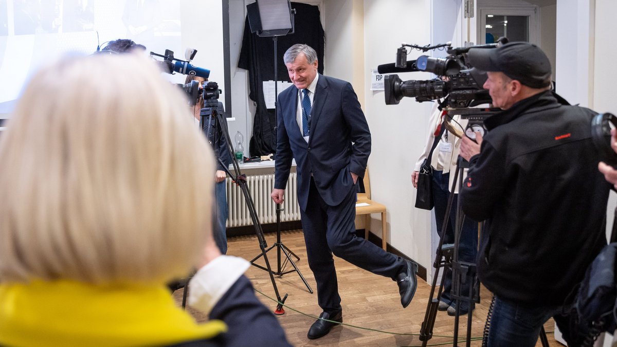 Die FDP verpasst in ihrem Stammland erstmals den Einzug ins Parlament. Landeschef Hans-Ulrich Rülke tritt ebenfalls zurück. Foto: Julian Rettig