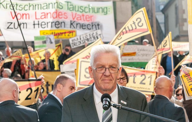 Feier zum Tag der Deutschen Einheit 2013 in Stuttgart: S-21-Gegner:innen mögen Kretschmann nicht mehr. Foto: Jens Volle