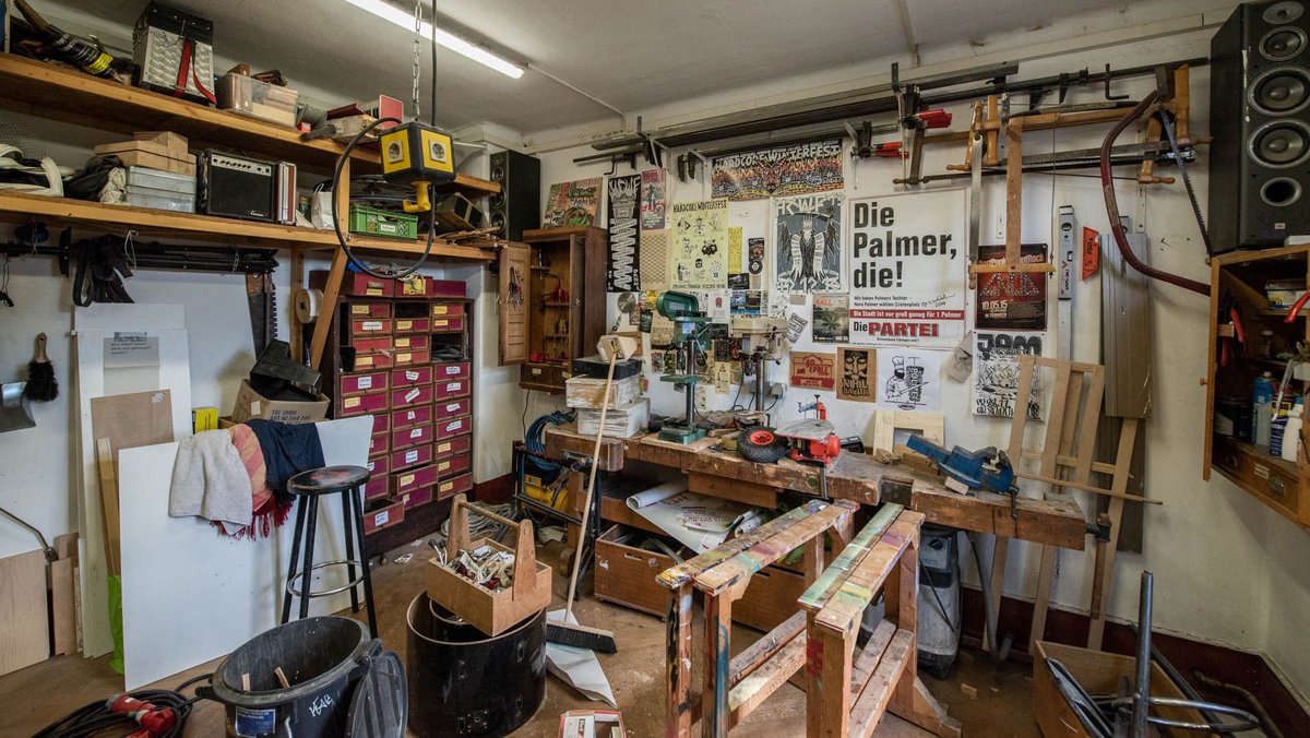 Und natürlich die Werkstatt, ein Herzstück des Hauses neben Kneipe, Konzertsaal und ... Und natürlich die Werkstatt, ein Herzstück des Hauses neben Kneipe, Konzertsaal und ...