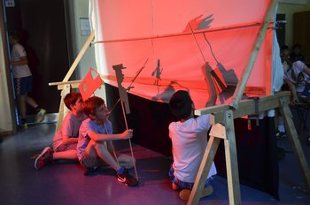 Schattenspiele zwischen Mathe und Deutsch: Schüler-Workshop des Künstlers Tobias Ruppert. Foto: Soldan Kommunikation