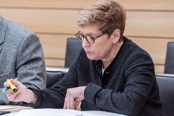 Wohnungsministerin Nicole Razavi will Lösungen mit Augenmaß. Foto: Jens Volle