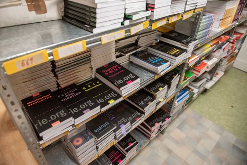 Linke Literatur: keine Bestseller, aber wichtig. Foto: Jens Volle
