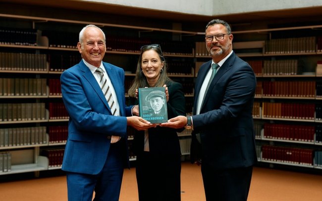 Von links: Joachim Scholtyseck, Sandra Esslinger und Achim Stejskal. Foto: Porsche