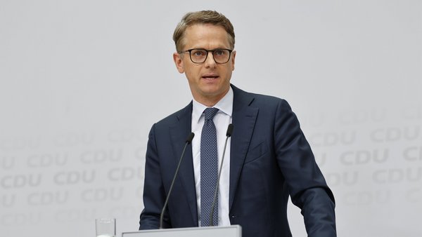 Will in AfD-Manier Druck machen: CDU-Generalsekretär Carsten Linnemann. Foto: Dr. Frank Gaeth, <a href="https://commons.wikimedia.org/wiki/File:Carsten_Linnemann_2023_b.jpg" title="Original auf Wikimedia Commons" target="_blank">Wikimedia Commons, <a href="Link zu CC-Lizenz o. Ä." title="Creative Commons Attribution-ShareAlike 4.0 International" target="_blank">CC BY-SA 4.0</a>