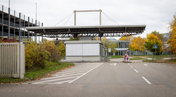 Zwischen den leerstehenden Bürogebäuden herrscht gespenstische Stille. Foto: Julian Rettig