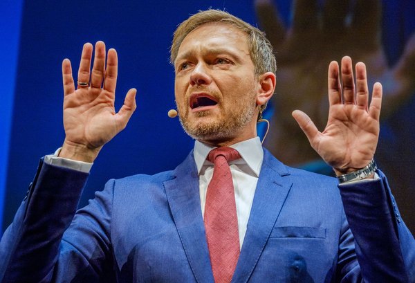 Verbote? Och nö. FDP-Chef Lindner hält sich auch so schon für klimaneutral. Verbote? Och nö. FDP-Chef Lindner hält sich auch so schon für klimaneutral.