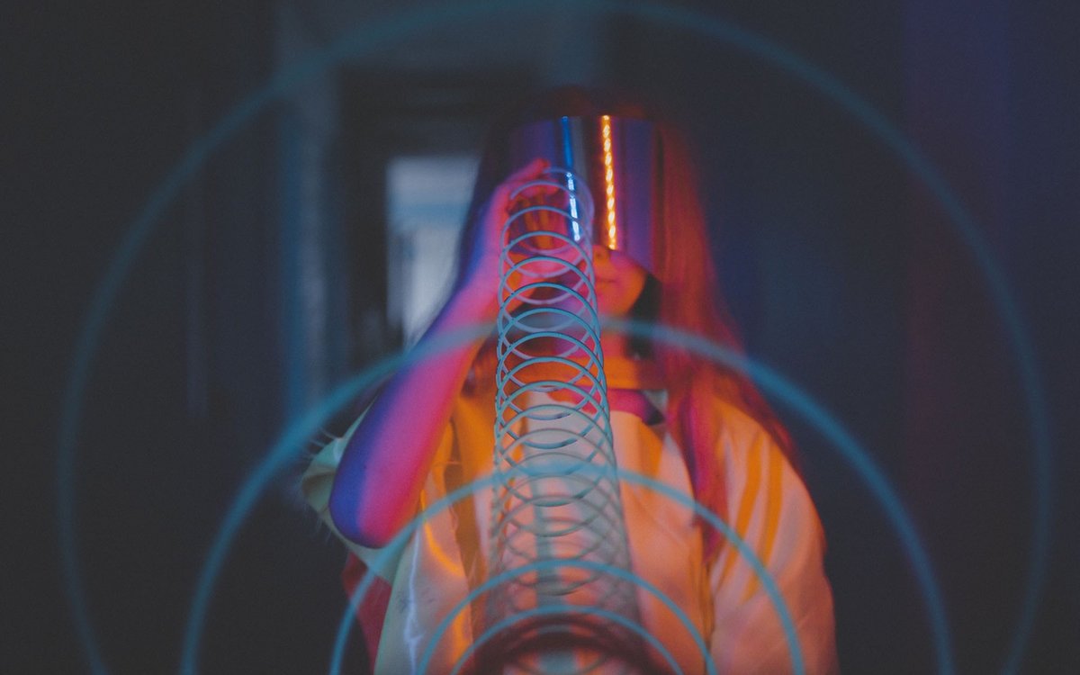 Sofia (11) in der Schule mit Spezialeffekt. Sofia (11) in der Schule mit Spezialeffekt.