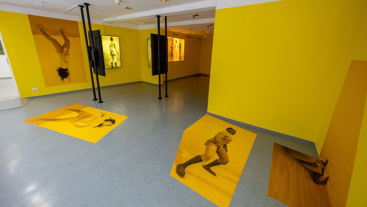 Tanzen gegen Traumata: Videos von Harold Offeh. Tanzen gegen Traumata: Videos von Harold Offeh.