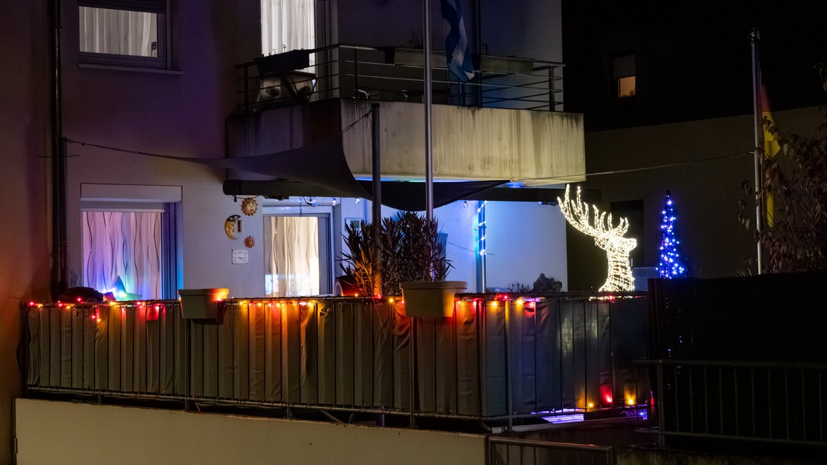 Blink blink. Mehr Licht und Schatten aus der Stuttgarter Vorweihnacht mit Klick auf den Pfeil.