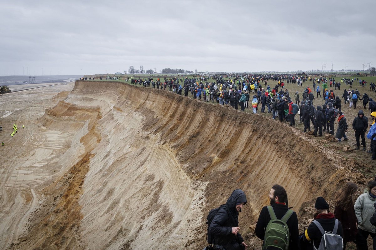 Wahnsinn Abbruchkante.   Wahnsinn Abbruchkante.