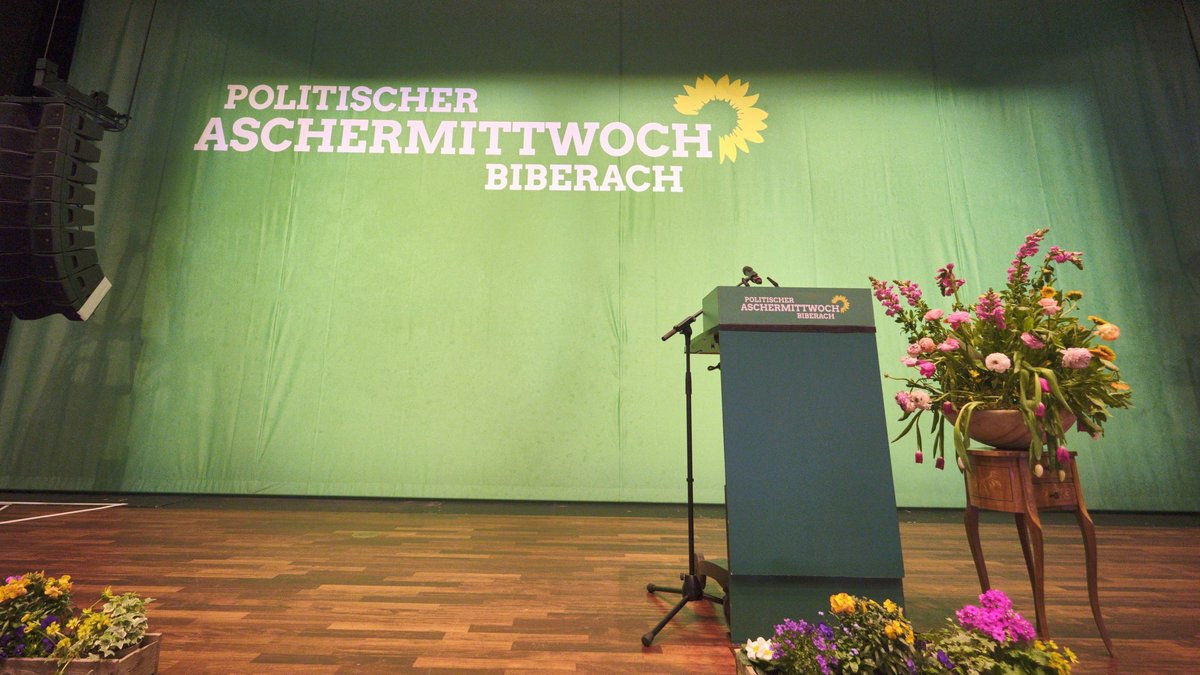 Leere Bühne beim Politischen Aschermittwoch der Grünen in der Biberacher Stadthalle. Fotos: Joachim E. Röttgers Leere Bühne beim Politischen Aschermittwoch der Grünen in der Biberacher Stadthalle. Fotos: Joachim E. Röttgers