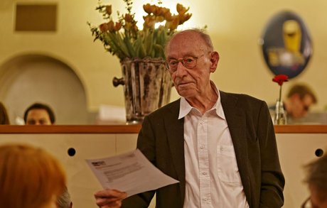 Steht mit Rat und Tat zur Seite: Edzard Reuter, ehemaliger Daimler-Chef und Kontext-Beirat. Foto: Joachim E. Röttgers