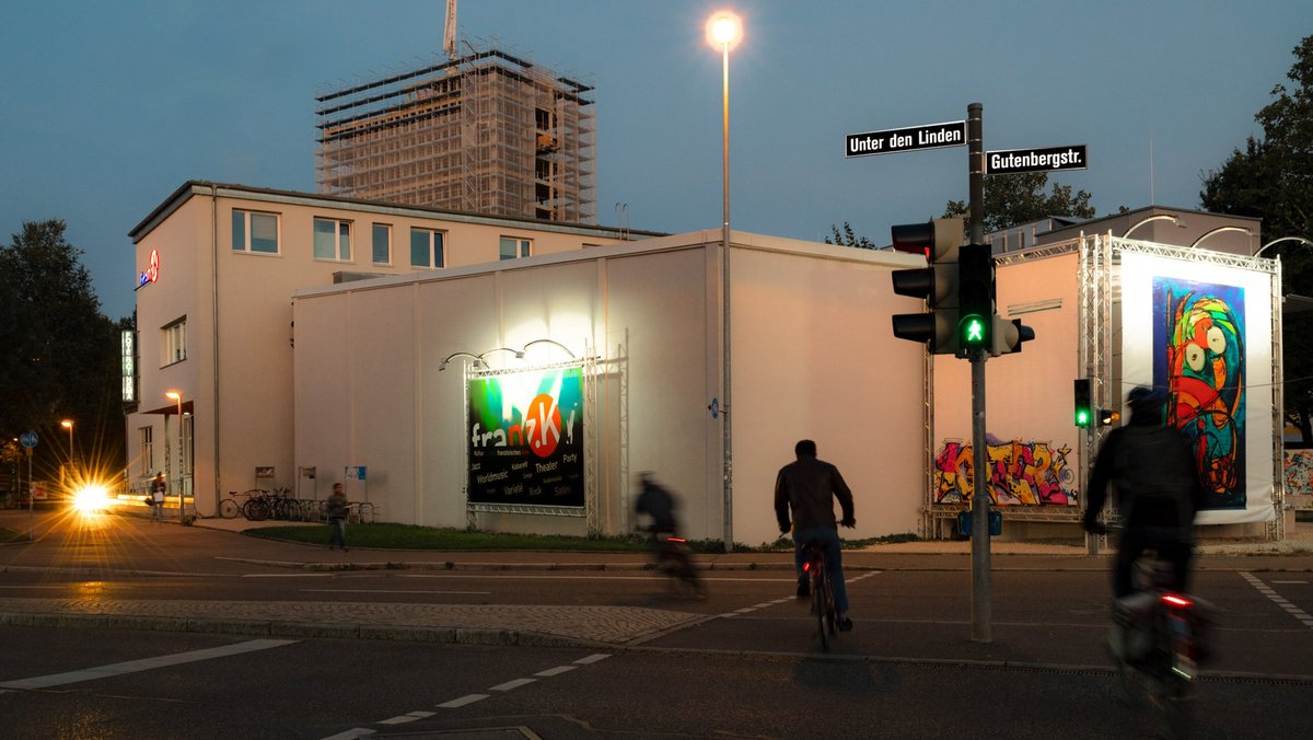 Links der Haupteingang des Franz.K, Unter den Linden 23, nur wenige Gehminuten vom Reutlinger Bahnhof entfernt. Foto: Media & More