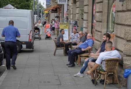 ... auf dem Gehweg ist wenig Platz.