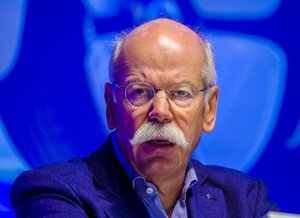Dieter Zetsche in Turnschuhen.