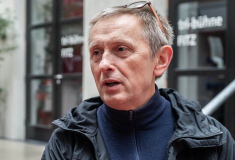 Regisseur László Bagossy musste die KI manchmal überlisten.