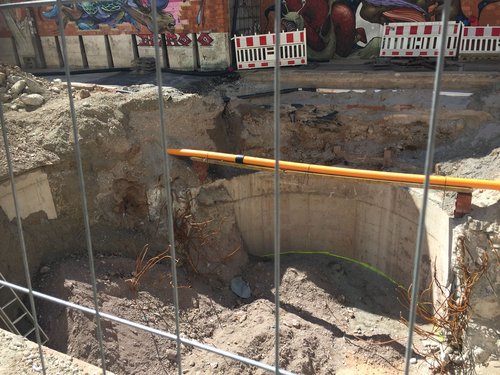 Sommerliches Loch in der Urbanstraße. Foto: Kontext