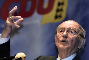 Vater Hans Filbinger: zu Hause Ruhe im Karton. Martin Storz