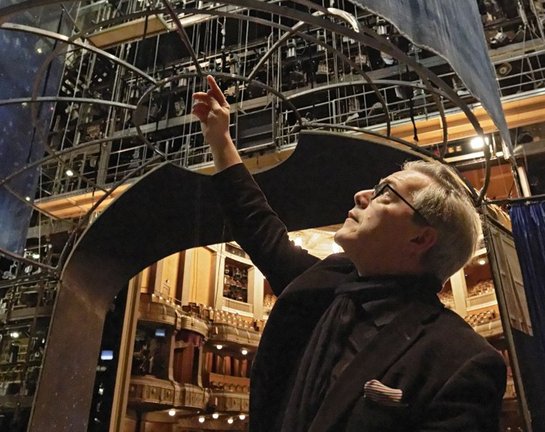 Auch Marc-Oliver Hendriks, Intendant des Staatstheaters, beherrscht große Gesten. Beim Agrest-Prozess hält er still. Foto: Joachim E. Röttgers