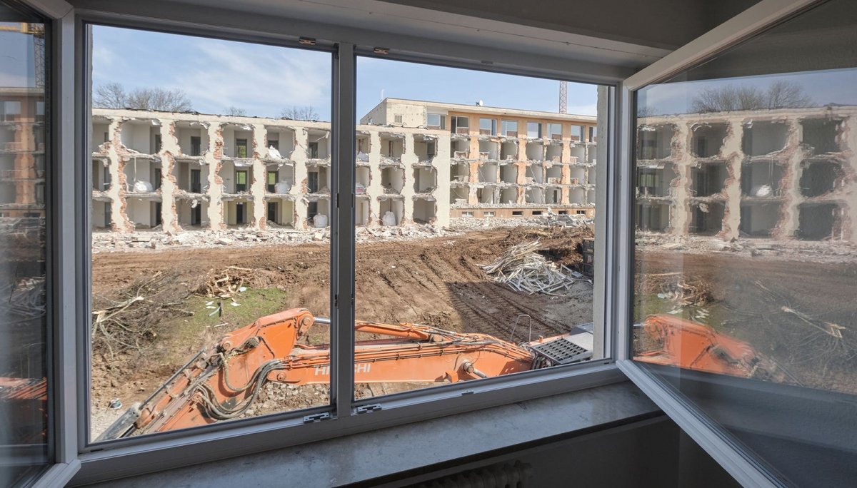 Jetzt wird abgerissen – Personalwohnungen des Klinikums Stuttgart am 27. März 2020. Foto: Joachim E. Röttgers