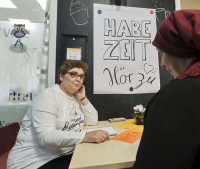 FIZ-Leiterin Rosa Maria Lopez Alonso (links). FIZ-Leiterin Rosa Maria Lopez Alonso (links).